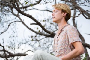 How to Discern God’s Voice in a Distracted World